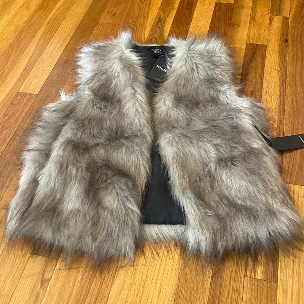 NWT Forever 21 Women’s Faux Fur Vest Size S